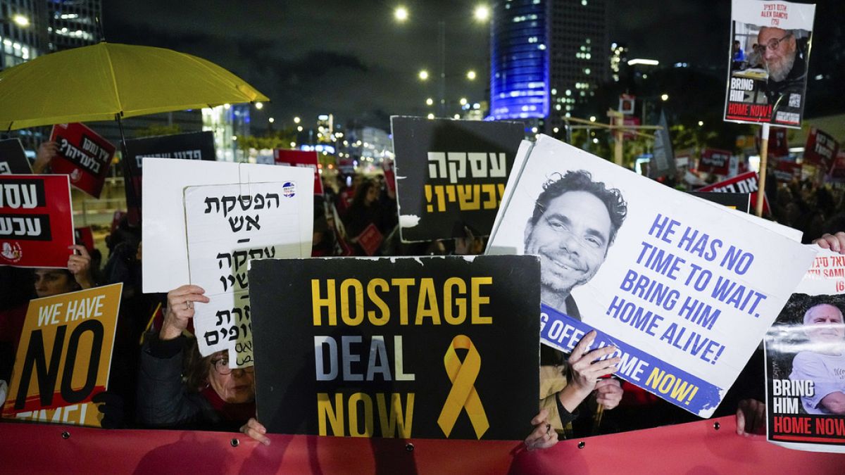 Protesters in Jerusalem urge Netanyahu to secure hostage deal during meeting with Trump