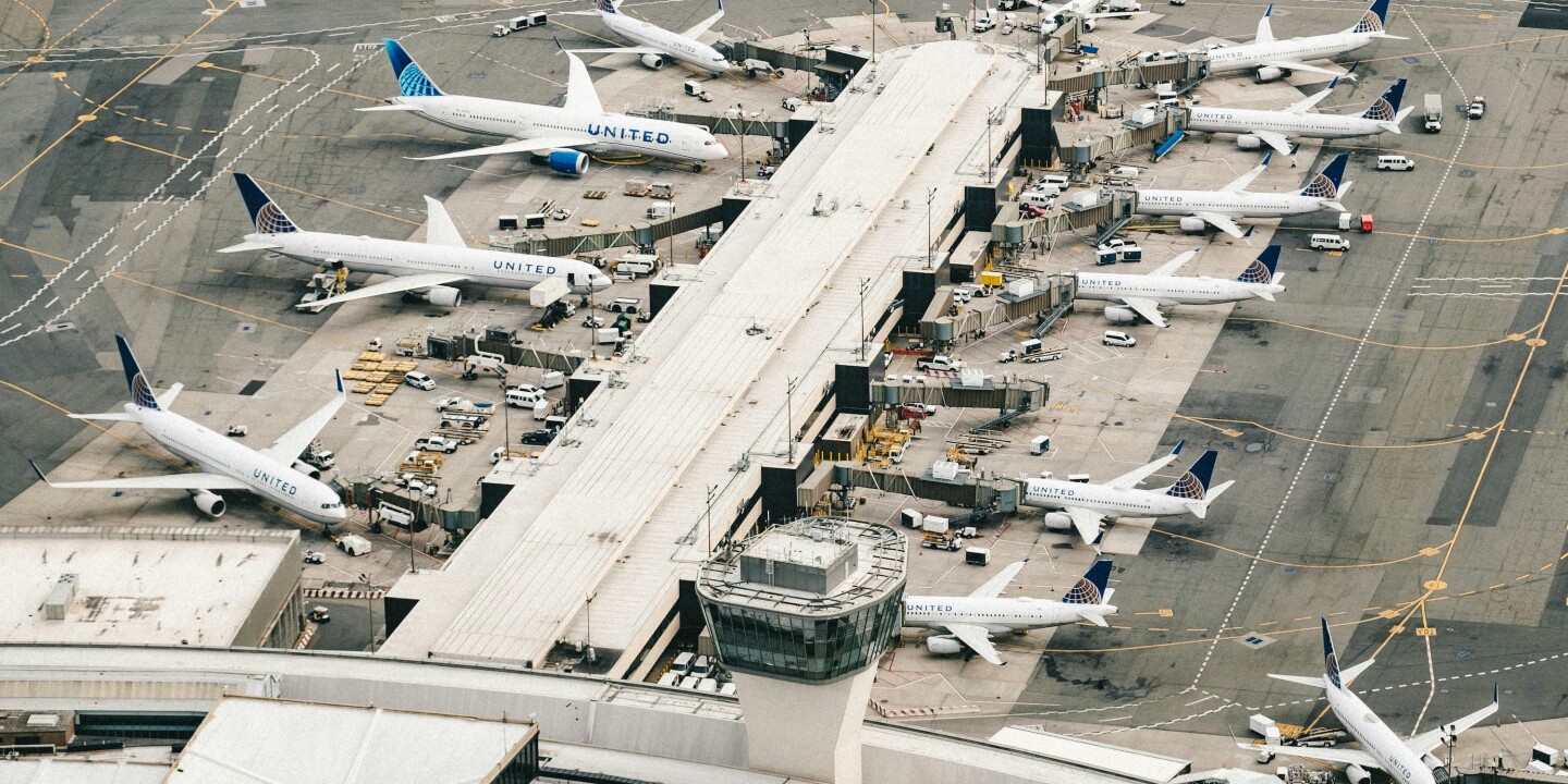 As United Cancels Flights, Is It Safe to Fly from Newark?