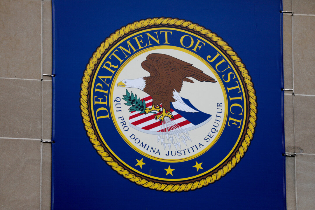 US Issues Huawei Chips Warning, Signaling New AI Diffusion Rule
