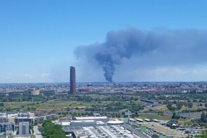 Fire at Spanish chemical warehouse forces evacuation and lockdown