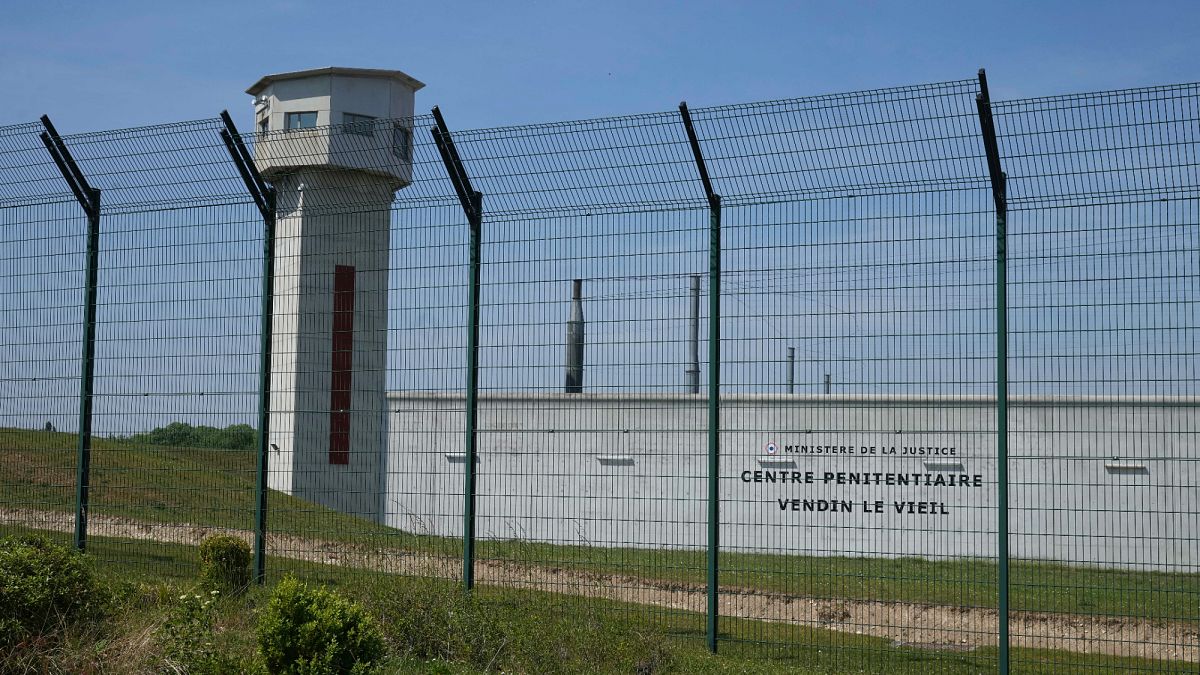 Prison staff sceptical renting cells abroad will solve France's overcrowding crisis