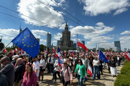 Thousands attend rival marches in Warsaw as Poland's presidential runoff nears