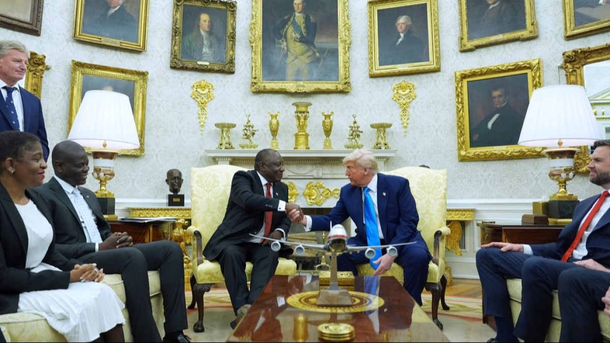 Trump confronts South Africa's Ramaphosa over baseless claims of systematic killing of white farmers
