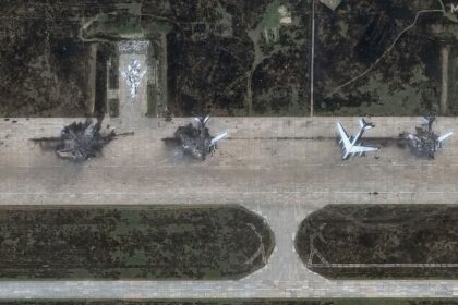 Putin threatens to respond 'very strongly' after Ukraine strikes airfields, Trump says