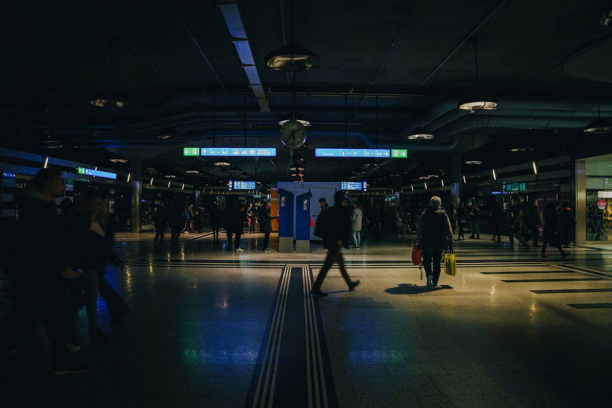 AI predicts global blackout in 2027 – should we be afraid of the dark?