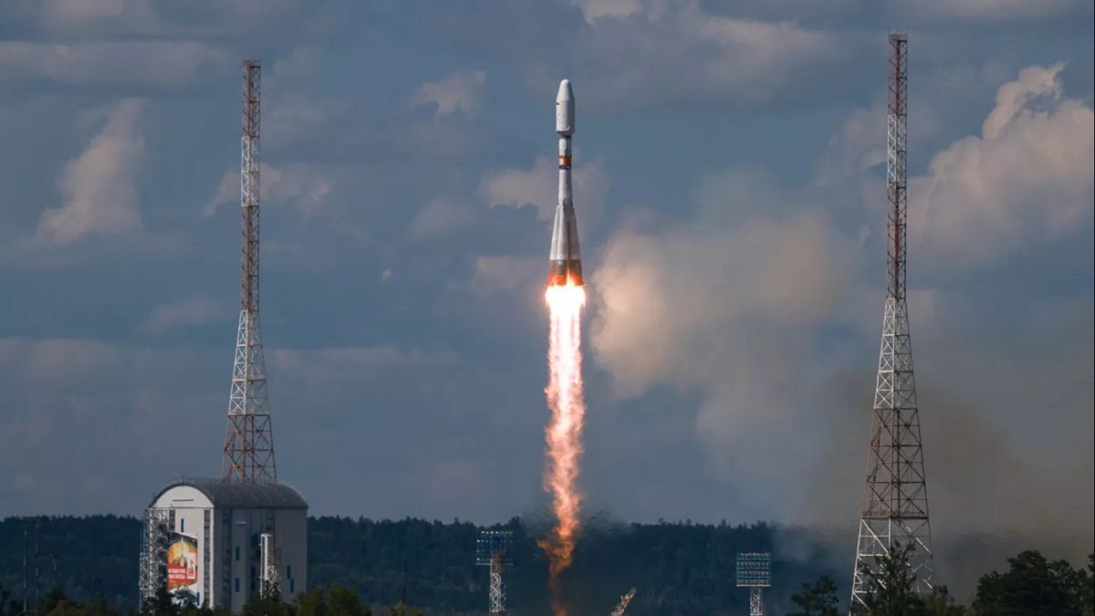 Iran sends telecomms satellite Nahid-2 into orbit on board Russian Soyuz rocket