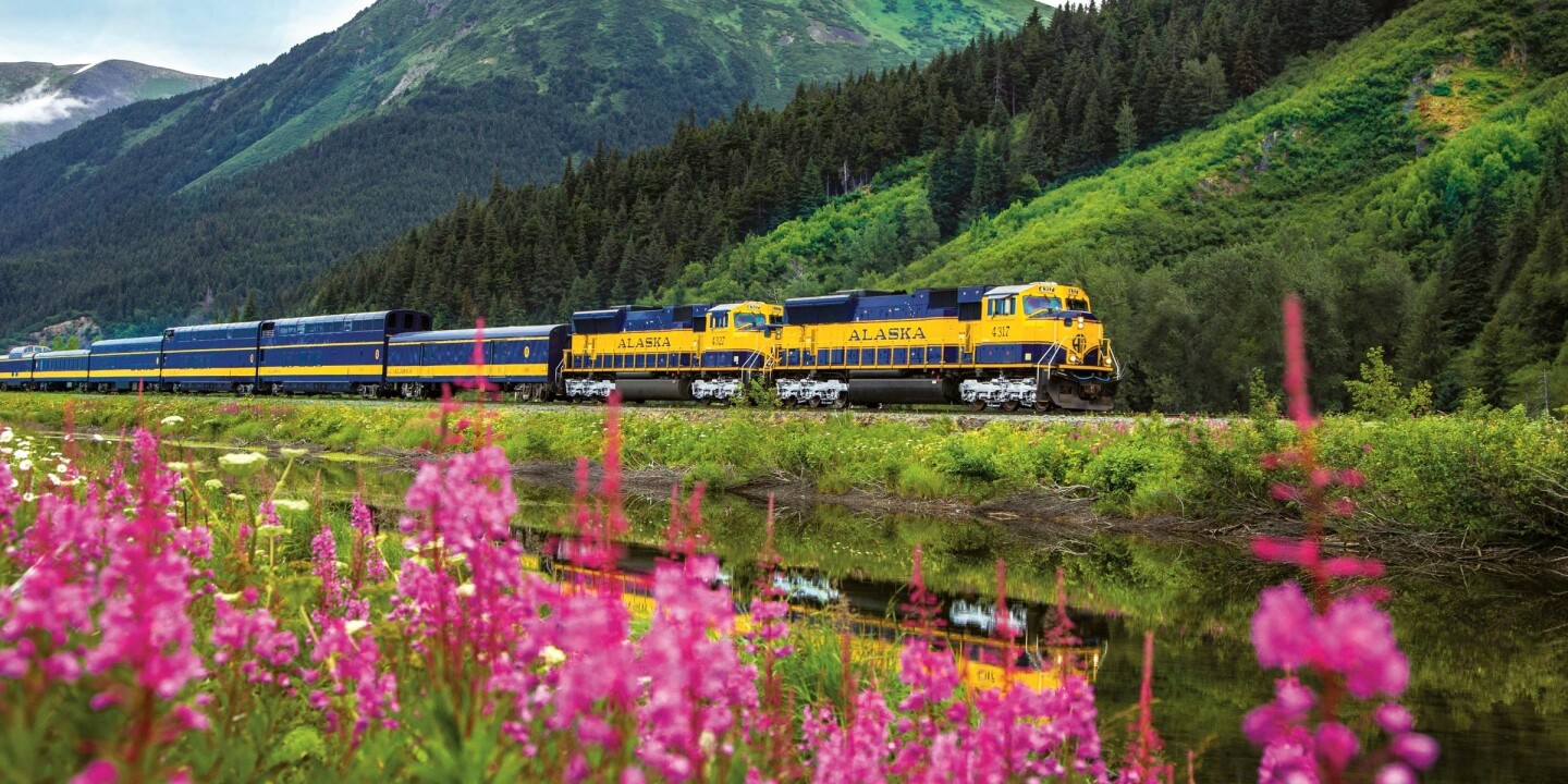 9 of the World's Most Scenic Train Rides