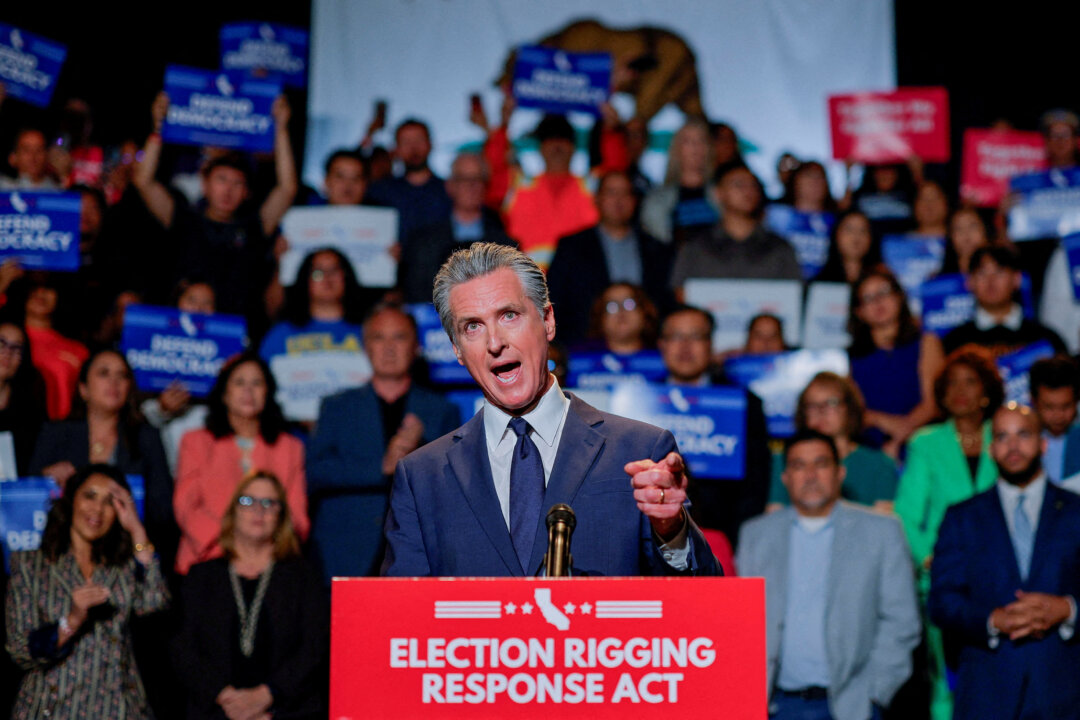 Poll Shows Slight Majority of California Voters Support Redistricting Plan