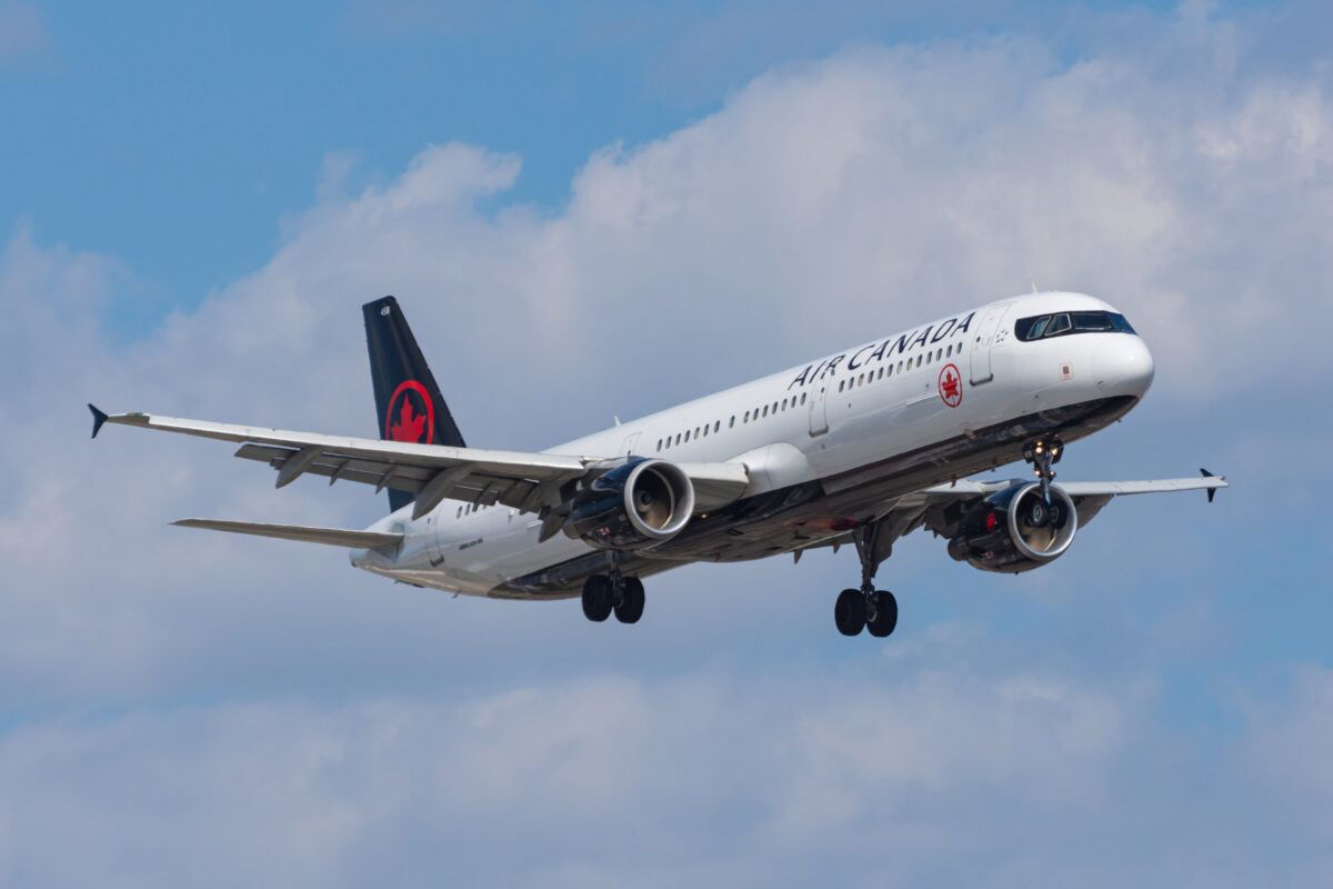 Air Canada bets on free alcohol on flights to boost economy class appeal