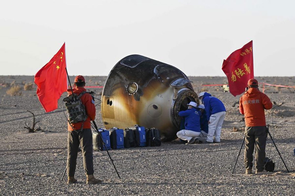 Chinese astronauts left stranded after space debris smashes return craft