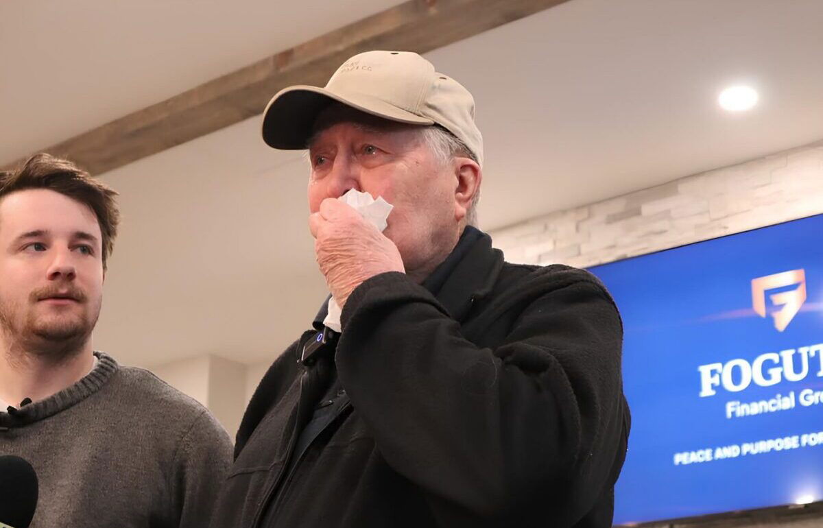 88-year-old army veteran unable to retire receives huge generosity of online community