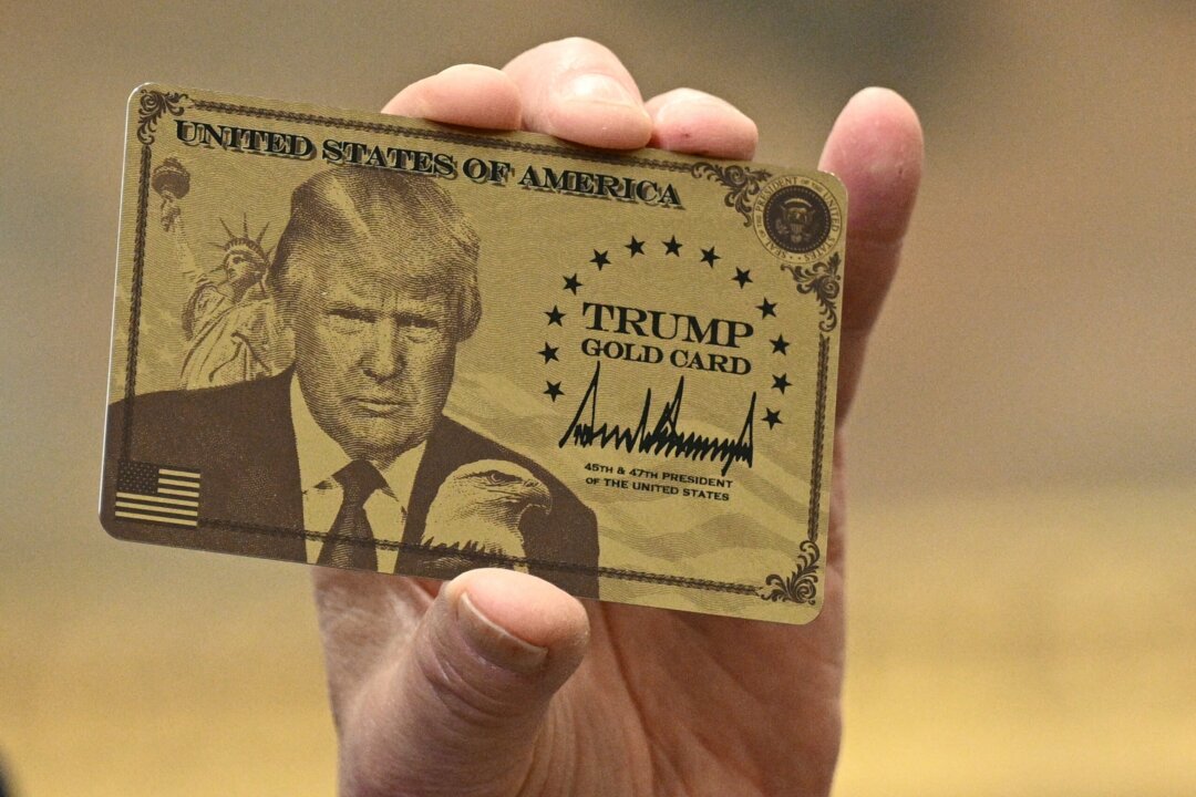 Trump Announces $1.3 Billion in Sales of ‘Gold Card’ Visas Since Dec. 10