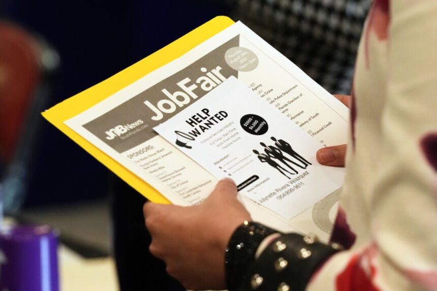 US Weekly Jobless Claims Fall to Lowest Level Since September 2022